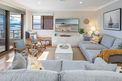 Image de Breakers 15 - Beachfront living at its best.