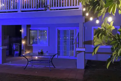 Image de Cozy bedroom within a beach house in lovely Oxnard
