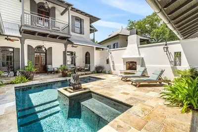 Image de Rosemary Beach Home and Carriage House Sleeps 16 with private pool and courtyard