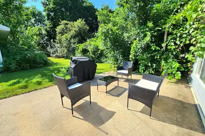 Image de Easy Access to Airport, Freeway, Dining, River, and Docks