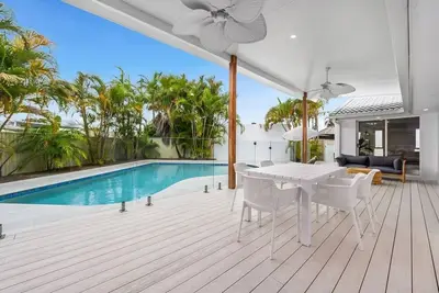 Image de Luxury home in the heart of Burleigh
