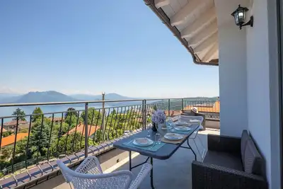 Image de 3-room corner apartment with 2 balconies and fantastic lake view