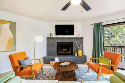Image de Mid-Century Flagstaff Mtn Condo
