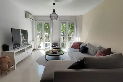 Image de Sunny flat near the beach