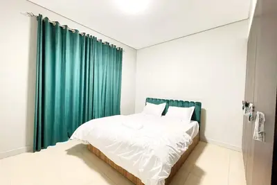Image de Cozy 1-bedroom apartment in delightful Jvc with WiFi, Ac