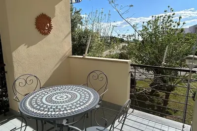 Image de Just two hundred meters from the crystal clear sea, small vacation home.