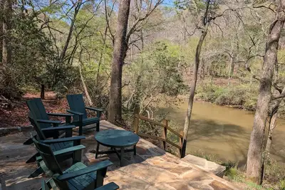 Image de River Bend Lodge- Soque Riverfront Log Cabin | Hot Tub | Pool Table | Movie Room