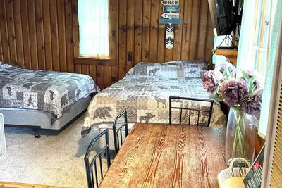 Image de Cozy cabin on lakeside with free dock space and amazing swimming beach