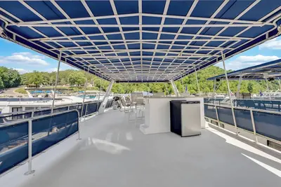 Image de Enchanting Houseboat on Chl @ Pates Ford Resort & Marina