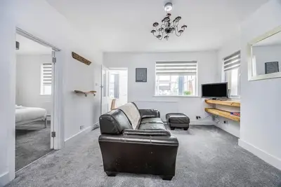 Image de Hayling Beach House with Parking | Pass The Keys