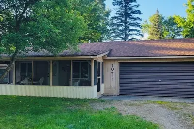 Image de Cozy 2-bedroom cabin with WiFi, Ac, garage, sleeps 6 in Saint Helen 222