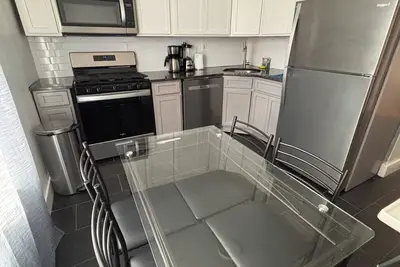 Image de Cozy 3-bedroom apartment in amazing Jersey City with WiFi, Ac. 20 min to Nyc