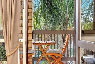 Image de Treetops at Glenelg Coastal Stay with Leafy Patio