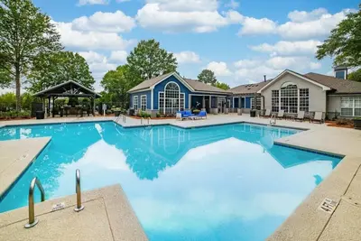 Image de Modern 3br Near Uga & Sanford Stadium, Pool + Gym and Hospitals