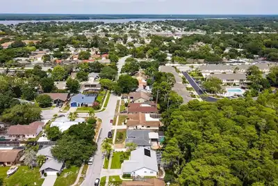 Image de Paradise in Palm Harbor l Pool l Newly Renovated l Family Friendly