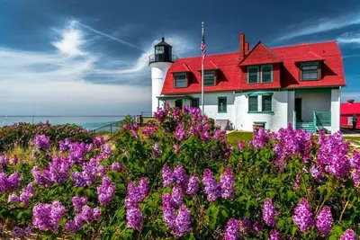 Image de Historic Lighthouse Assistant Keeper's Apartment just off M22 north of Frankfort