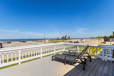 Image de 2-bedroom Apartment-2 Balconies-Personal Patio-Porch-Lake Michigan View-Sleeps 8