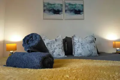 Avondale House, Newly Refurbished 3 bedroom house, 2 showers, near University