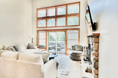 Image de 5 Beds ~1 Mile to Camelback with Pool, Fireplace, Firepit, Bbq, Game Room & more