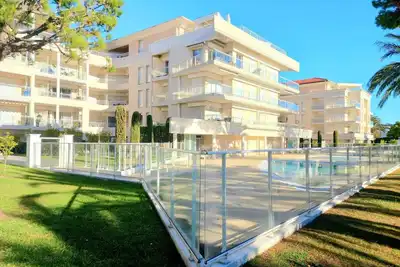 Image de Appartement piscine et bord de mer