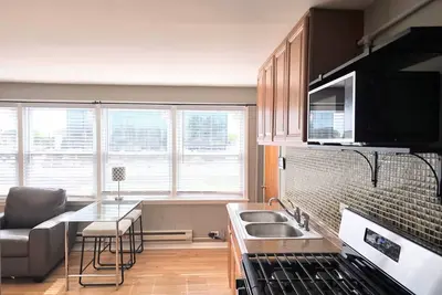 Image de Sunny, Stylish 1br in Historic Beverly Perfect for Travel Pros -3 Beds