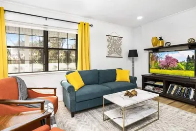 Image de Duplex Delight: Perfect for Big Groups & Families!
