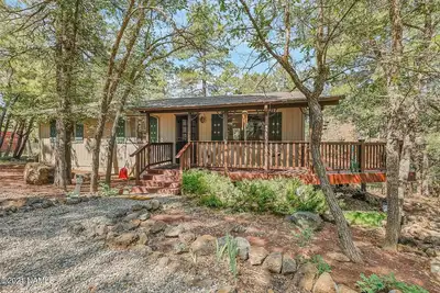 Image de Cozy 3 Bedroom Cabin: Get Out of the Valley Heat in Munds Park.