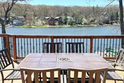 Image de Lake Front on Lake Harmony with Hot Tub & Fire Pit - Pet Friendly