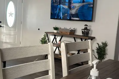 Image de Cozy 2-bedroom house in nice Brownsville with WiFi, Ac