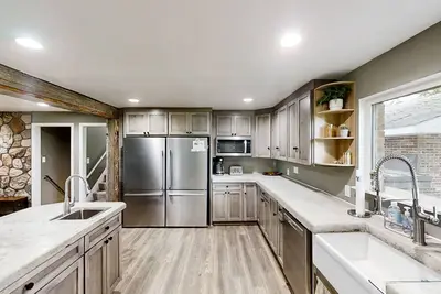 Image de Entertainer's acreage near skiing with indoor pool, bar & gym - dog-friendly