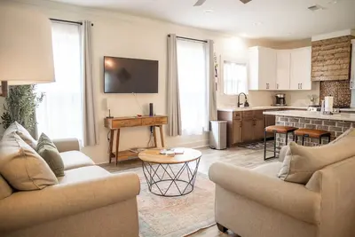 Image de Mr. Willie's Coastal Retreat - the perfect location in downtown Ocean Springs!