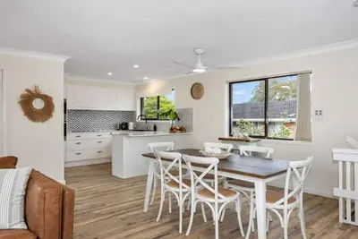 Image de Free night on us this winter at Coastal Villa Mollymook Beach