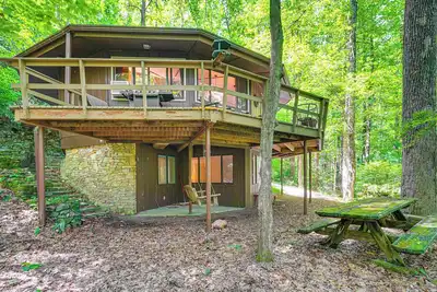 Image de 'The Round House' - Treetop North Carolina Cabin!