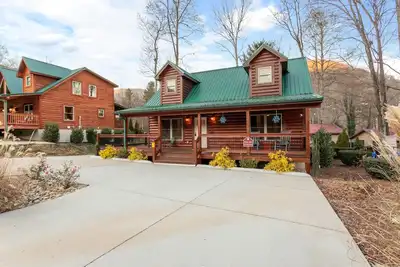 Image de The Snow Owl Cabin With Hot Tub By Mountain Valley Retreats Llc