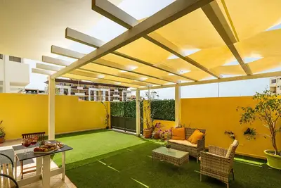 Image de Sun Terrace Home by Propertize | vicino al mare