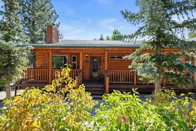 Image de Sugarbear Cabin - Luxurious Log Cabin, Dual Masters, Fireplace, Deck