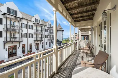 Image de Soleil | 1 Bedroom Condo on Main Street with Gulf Views!