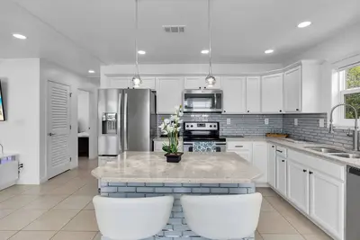 Image de Welcome to Paradise Palms Home 3bd, 2ba waterfront, pool & dock in Big Pine Key