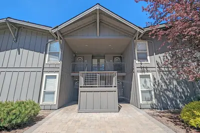 Image de 2 Bedroom Ground Level Condo is the wonderfully located Abbot House complex - Abt04