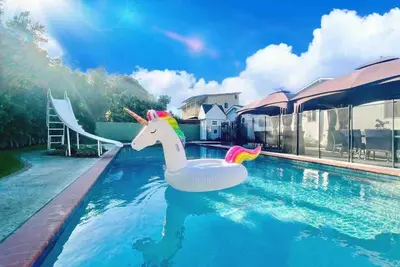 Image de New Charming Spacious Disneyland Pool Home