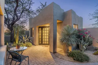 Image de Amazing Oasis w\/Stunning Views & Private Hot Tub in Scottsdale, Az!
