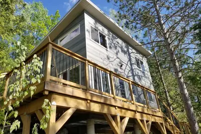 Image de Sleepy Pines waterfront cottage