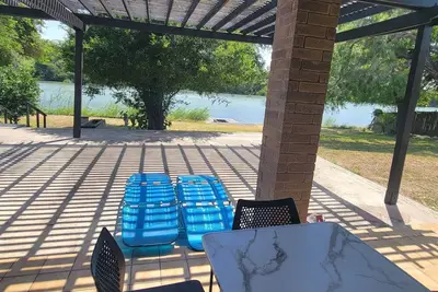 Image de Spacious 5-bedroom Lake house with Ac, WiFi in welcoming Brownsville