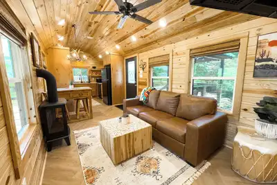 Image de Apache Log Cabin - Walk to Lake, Pet Friendly