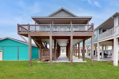 Image de Gorgeous coastal home with plenty of space and easy beach access