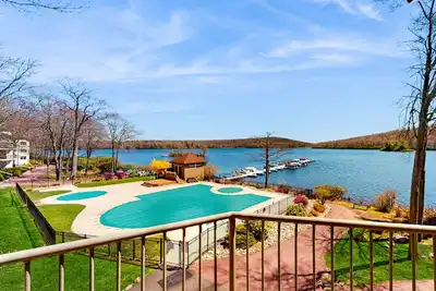 Image de 1st-floor lakefront condo with mountain views & pool - near ski/hiking