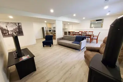 Image de Retreat near Wineries, Beaches, Downtown, or the Hills