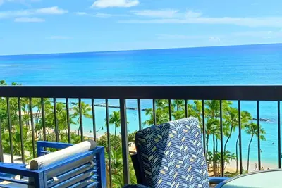 Image de Direct Oceanfront in the Heart of Waikiki! Spectacular New Custom Reno! ! !