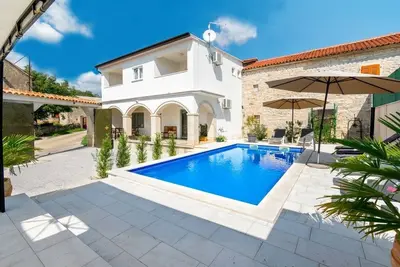 Image de Vacation home for 8 guests with 175m² in Tinjan (265815)