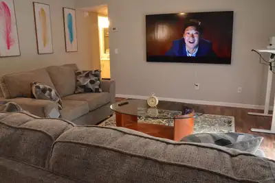 Image de Relaxing Retreat: 2-bedroom apartment in superb Enterprise highspeed internet